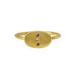 SMALL OVAL FANCY SPARKLING SIGNET RING IN 18K GELBGOLD
