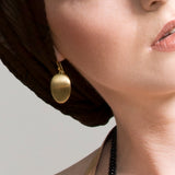 gold-earrings-jewelry